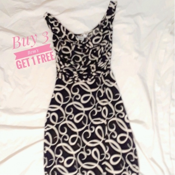 Maggy London Dresses & Skirts - 🔴Maggy London Sleeveless Dress